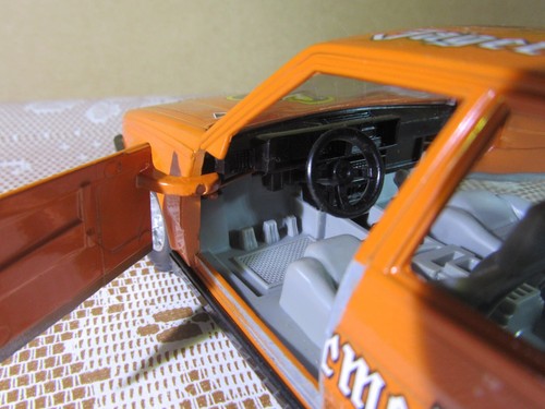 487Z Burago 0119 Italy Alfa Romeo 75 Gr A #19 Jagermeister Orange 1:24 - Picture 4 of 12
