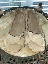 Miu Miu Beige Suede ballet flats With a square toe design and a bow Size 36.5