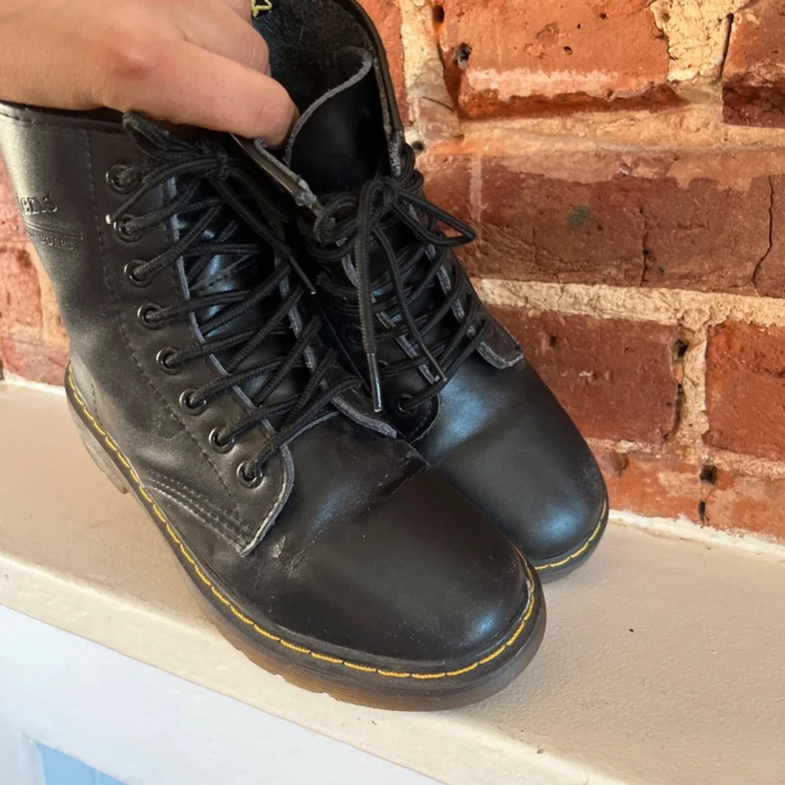 Vintage Dr Marten Black Leather Men’s Lace Up Boots | UK Size 6 image 10