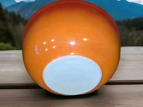 Pyrex Flameglo Ombre Orange 4Q Mixing Bowl #404 Vintage 1970s Beautiful