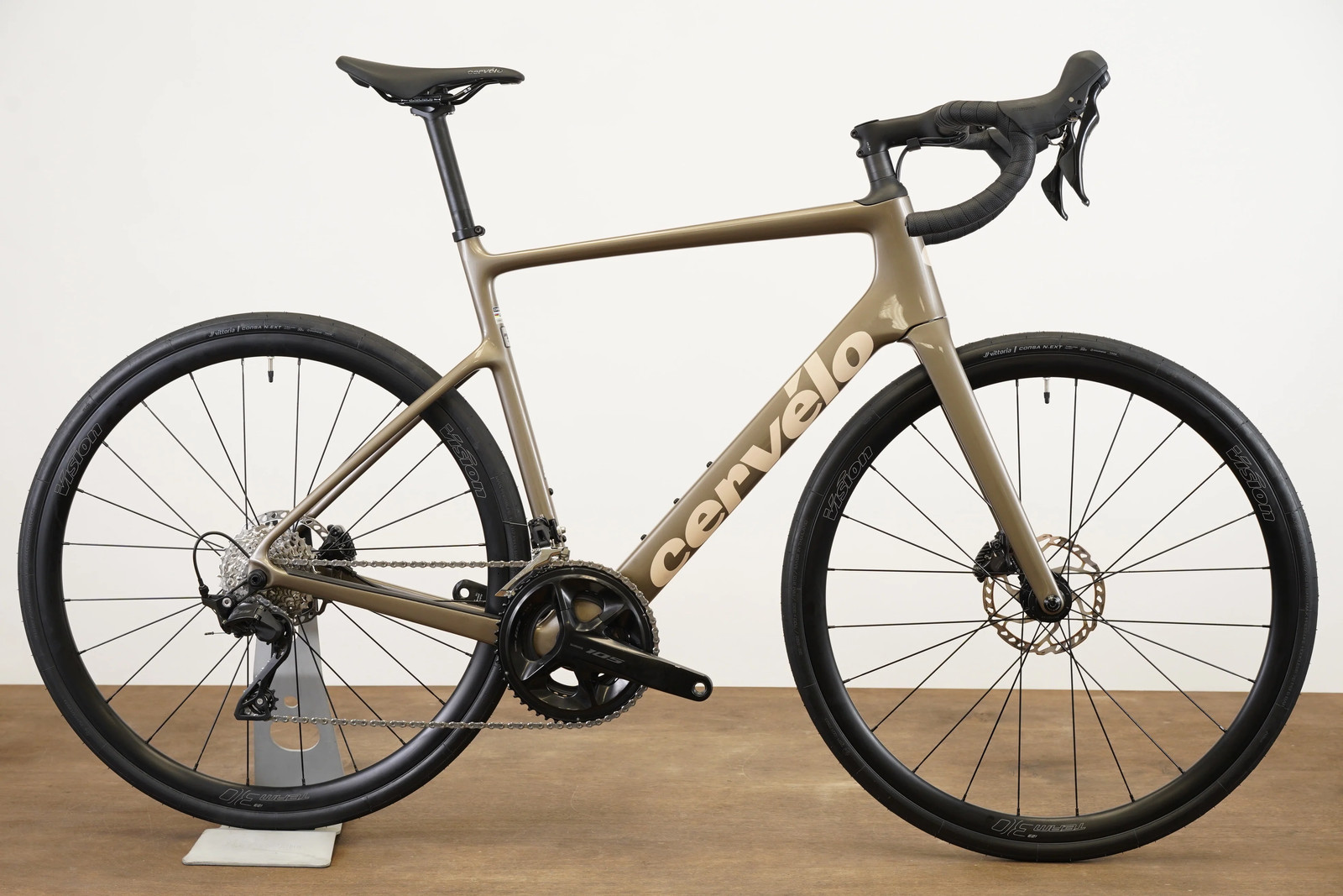 2026 56cm Cervelo Caledonia Mocha Shimano 105 R7120 Carbon Disc Brake Road Bike