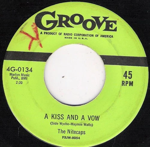 NITECAPS GROOVE 0134  A KISS AND A VOW  VG  ++  45 RPM ORIGINAL  FIRST  STAMPED