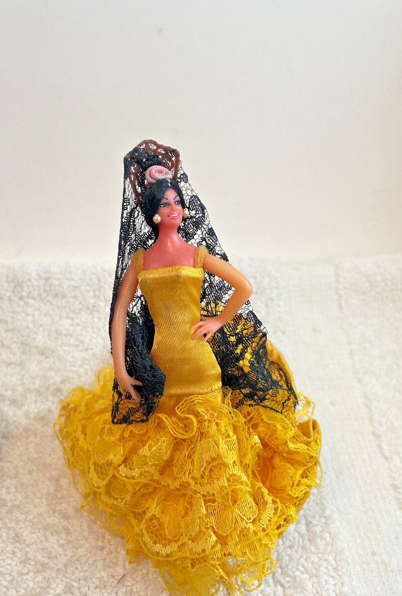 VTG Spanish Flamenco Plastic Souvenir Doll Mantilla Dress 5"t