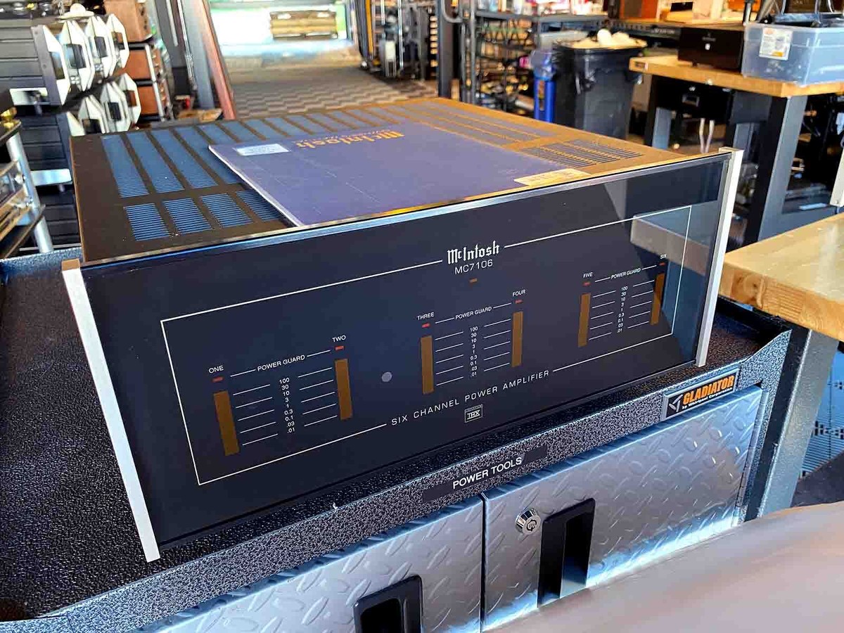 McIntosh MC7106, 6 Channel Solid State Amp w/LED VU Meters