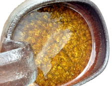 Studiokeramik Art Pottery Henkelschale Schale mit Griff Art Bernstein Glasur