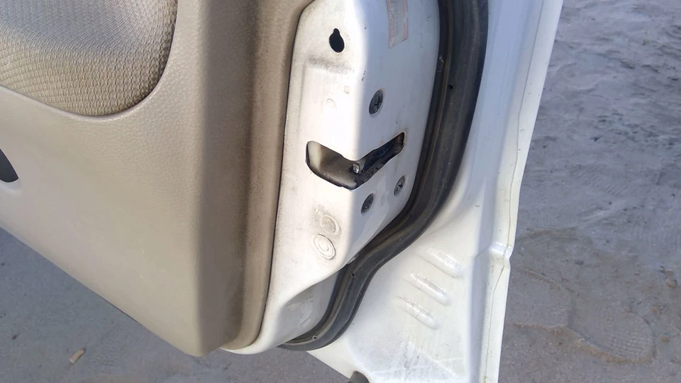 2002 2003 Mitsubishi Lancer Passenger Right Front Door Latch With Rods/cables - Image 2 of 4