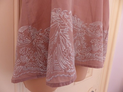 Beautiful Next Petite size 10 brown loose fitting embroidered short sleeved top - Picture 6 of 12