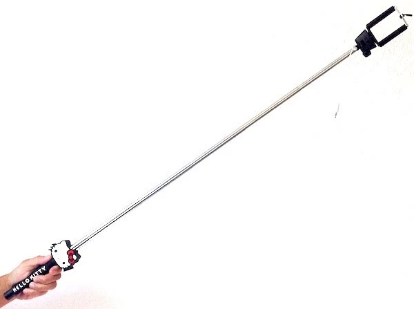 Palo selfie de personajes de anime de Hello Kitty Foto 4 de 4