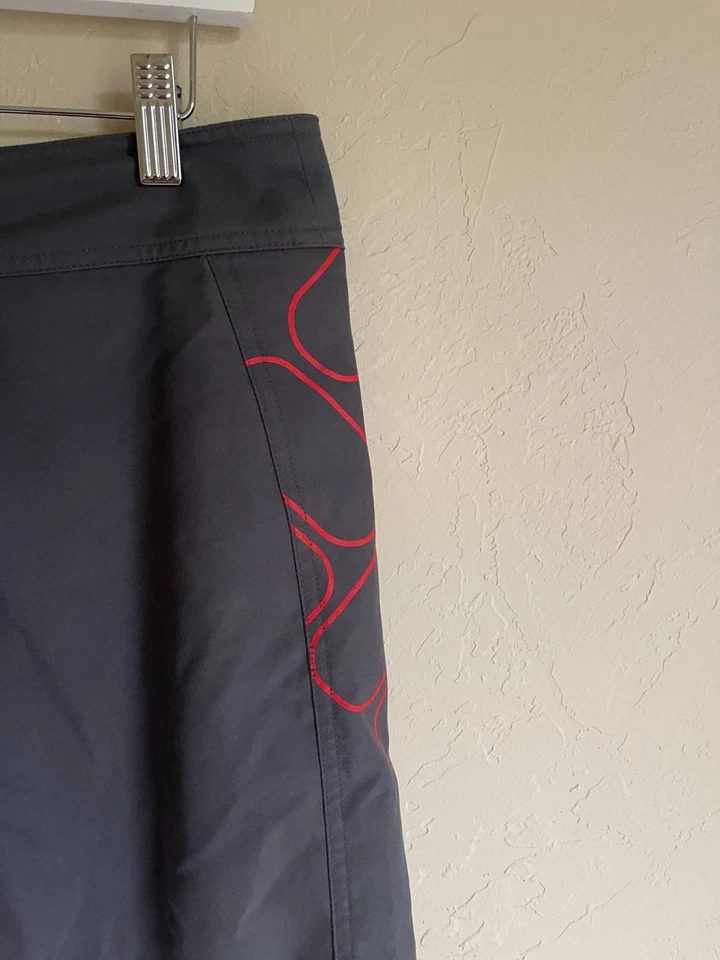 Columbia Omni-Shield 灰色板短裤 W32 x 11 内缝橙色标志 — 第 4/4 张图片