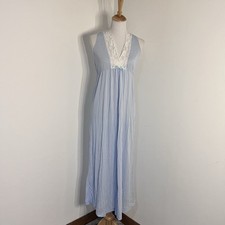VINTAGE KAYSER LIGHT BLUE SIZE SMALL NIGHTGOWN