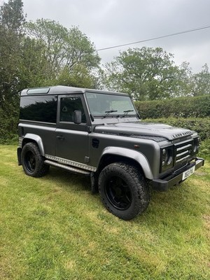 Land Rover Defender 90 puma