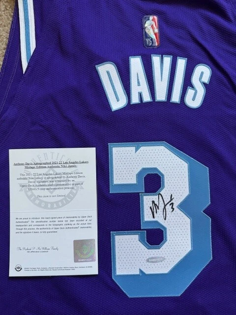 Подлинная футболка с автографом Энтони Дэвиса из микстейпа Los Angeles Lakers Ed сертификат подлинности Nike UDA - Изображение 3 из 3