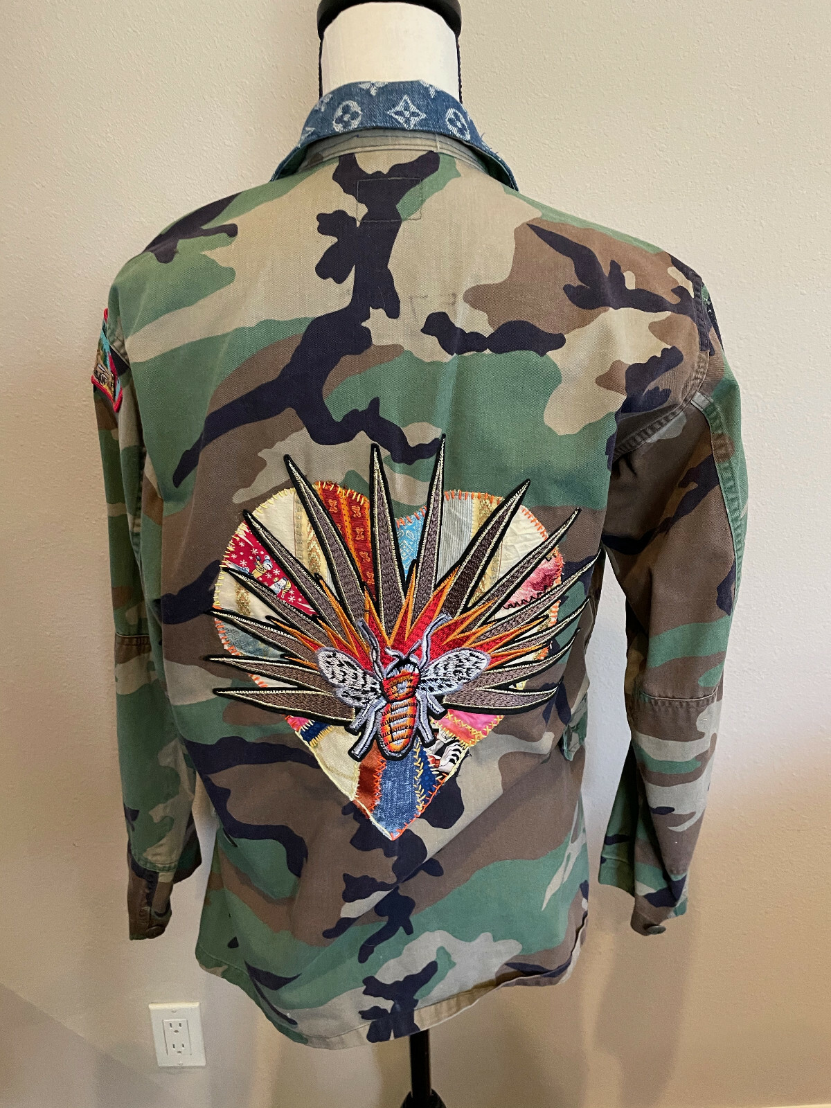 Cusomized Army Cargo Jacket Size Medium - image 4