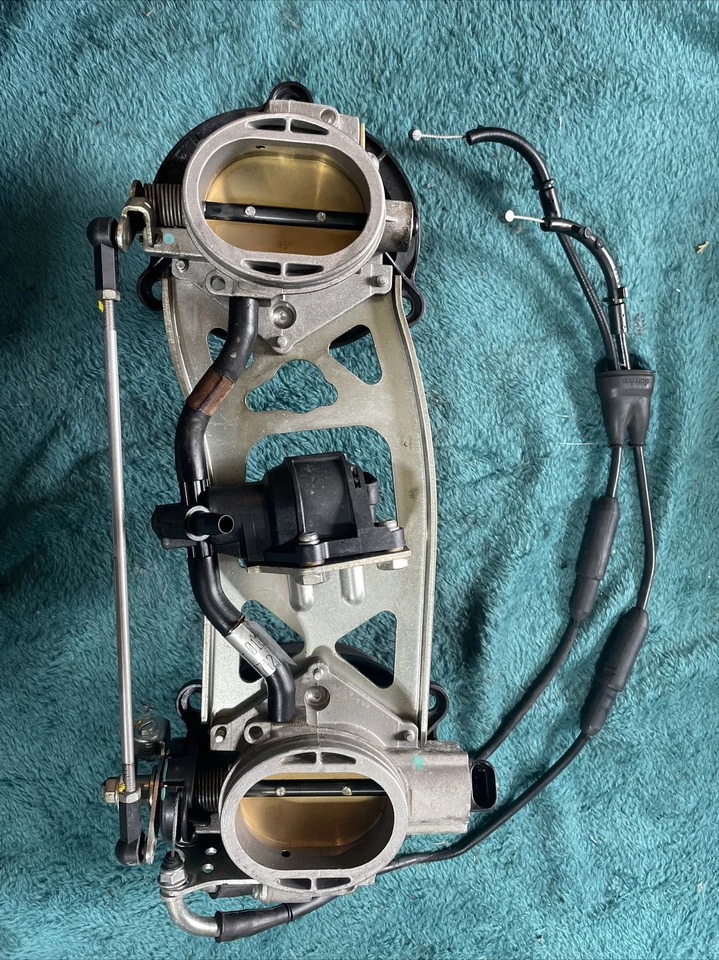 Cuerpos de acelerador Ducati 848 Evo 2012 Foto 2 de 4