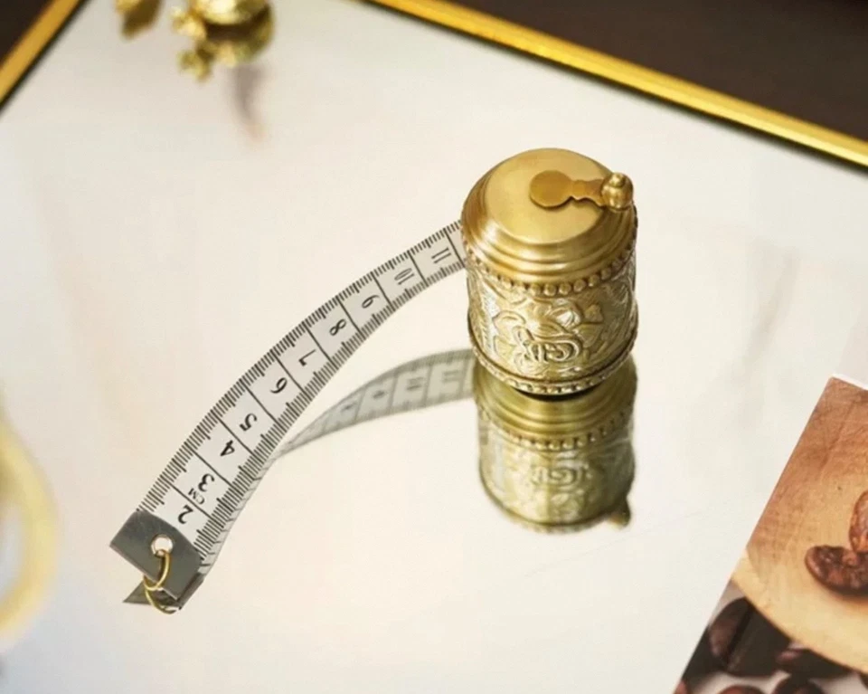 Retro Ornate Brass Handheld Tape Measure - Image 2 of 4