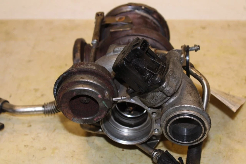 2010-2012 宝马 750Li xDrive 4.4L AWD 右侧发动机涡轮增压器 115K 7576985 — 第 3/4 张图片