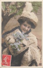 CP BONNE ANNEE FEMME CHAPEAU PLUME MANCHON FOURRURE FLEURS - 46761