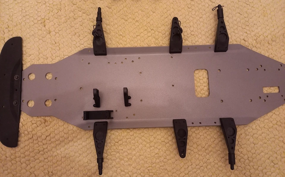 FG Aluminium-Chassis  7010/02 für 2WD 530/535 mit Karosseriehalter & AKKU Halter - Bild 2 von 3