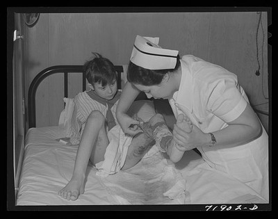 Eleven Mile Corner Arizona 1942 Nurse Removing Bandage Cairns General Hospital