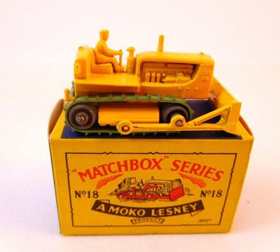 Modèle Réduit Matchbox Caterpillar Bulldozer - N°18 - Échelle 1:8 - Boîte D'origine - Occasion Bon état