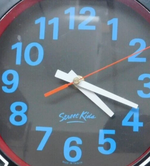 Vintage Street Kids Suzy Q's Drive In 50's Themed Wall Clock Plastic Rare . - Image 2 of 4