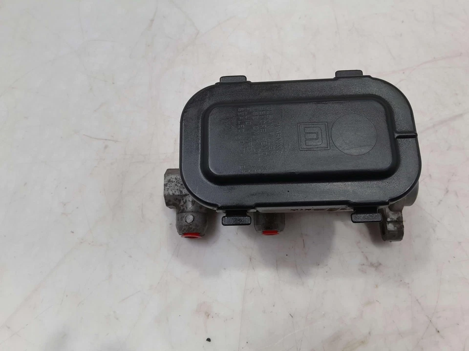 Conjunto de cilindro maestro de freno Chevy C/K 1500 1988-1993 OEM 18060086 Foto 2 de 4