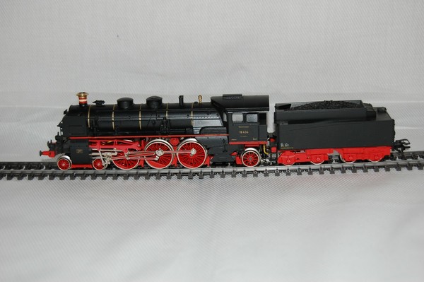 MARKLIN 3618. Locomotora época II. SIN CAJA