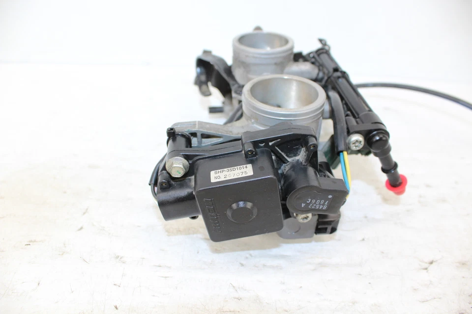 06-08 KAWASAKI NINJA 650R MAIN FUEL INJECTORS / THROTTLE BODIES 16163-0084 Foto 3 de 4