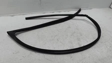 TOYOTA CAMRY FRONT PASSENGER SIDE WINDOW GLASS RUN CHANNEL SEAL 2018 - 2022 OEM