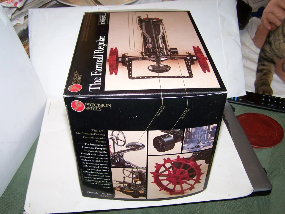 Ertl Precision Series #1 McCormick Deering Farmall Regular Tractor 1/16 1991 Neu in OVP - Bild 4 von 4