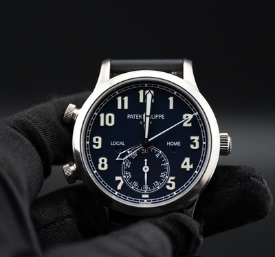 Patek Phillipe Calatrava Pilot Travel Time 5524G White Gold Blue Dial Box Paper