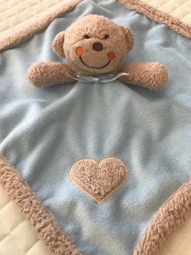 Mantas y Beyond Azul Bronceado Corazón de Mono Peluche Manta de Seguridad Amorosa - Imagen 2 de 6