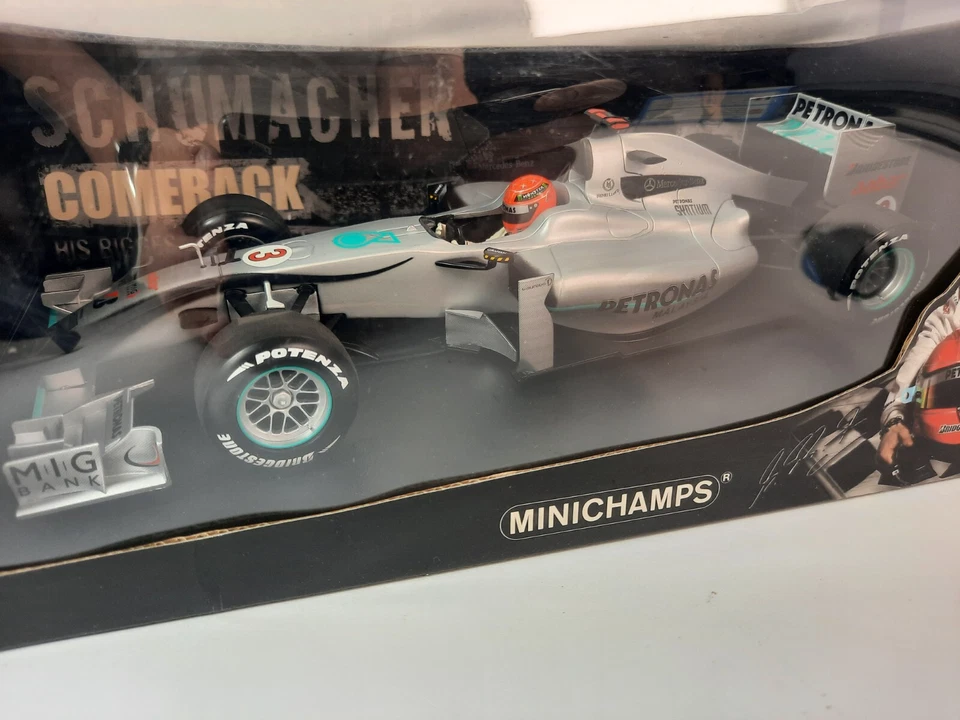 Minichamps Mercedes F1 Michael Schumacher Showcar 2010 COMEBACK 1/18 153100173 - Image 3 of 4
