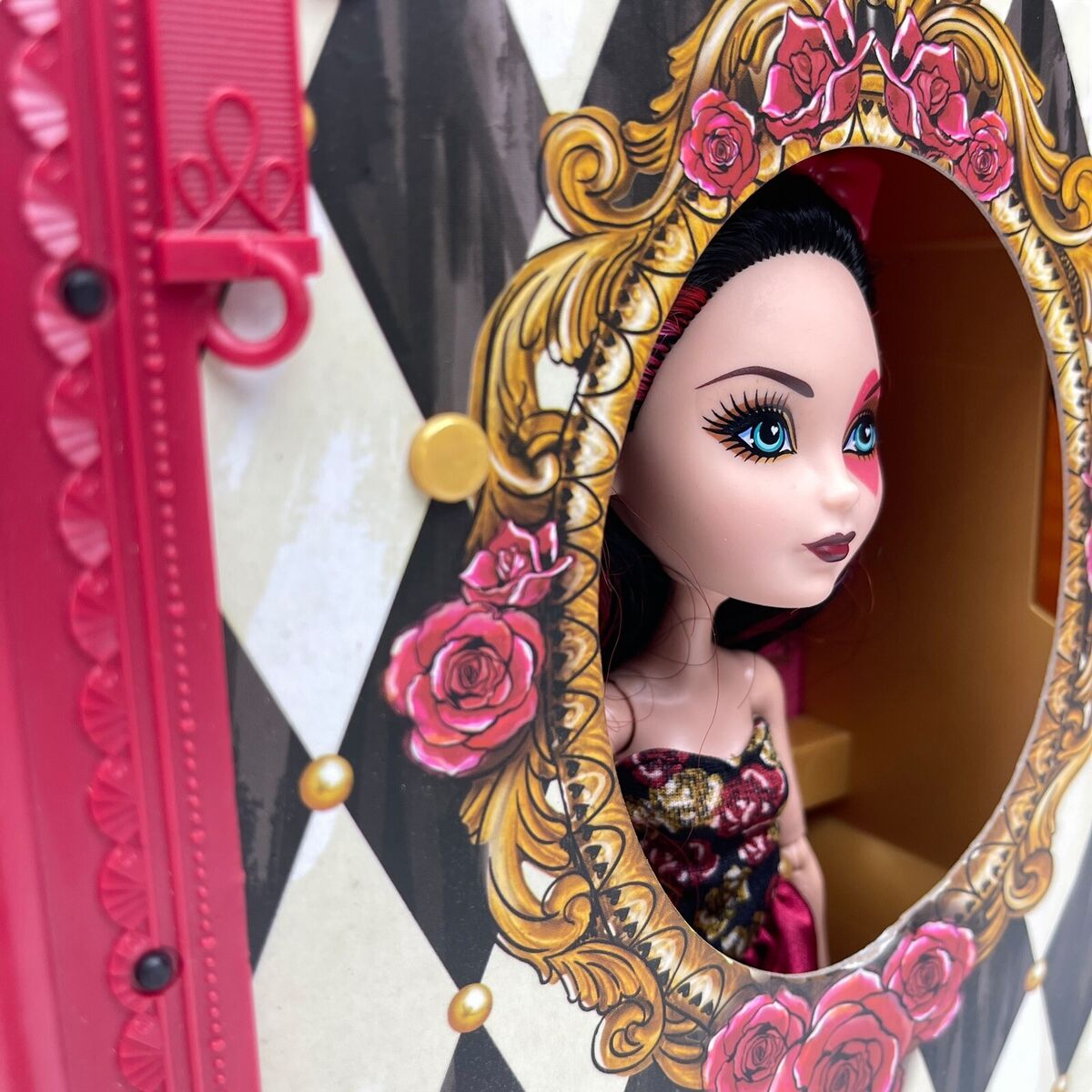 Lizzie Hearts Spring Unsprung prototype! (Credit: travelling.doll.emporium)  : r/EverAfterHigh