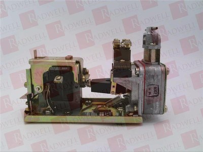 SCHNEIDER ELECTRIC 9050-BO4D-V02 / 9050BO4DV02 (NEW IN BOX)