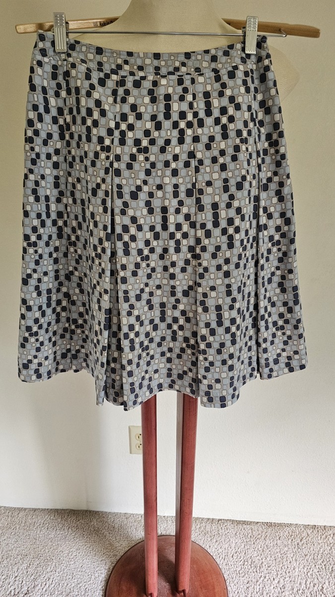 Gu Japanese Pleated Lined Skirt View 3