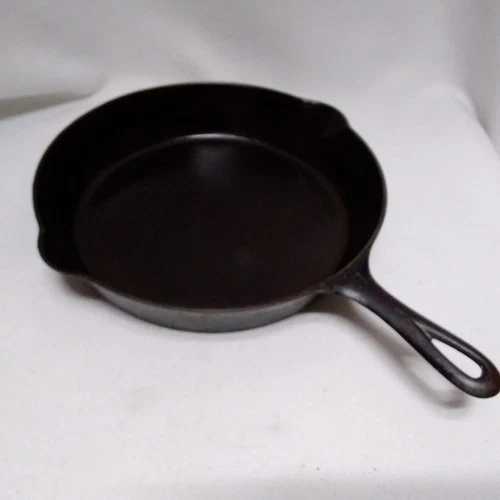 Vintage GRISWOLD NO 9 Cast Iron 11 1/4" Skillet No 710