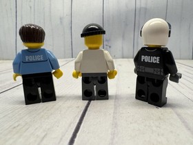 Lego # 7288 ~ City  Mobile Police Unit w/ Instruction Manuals and Minifigs