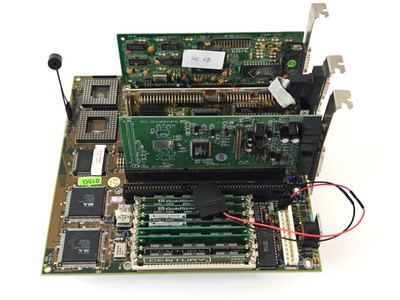 Soyo SY-015G 386 DX 40 MHZ + 8 MB + Trident 512 KB + IDE + Mediatek SY1816 + Bat