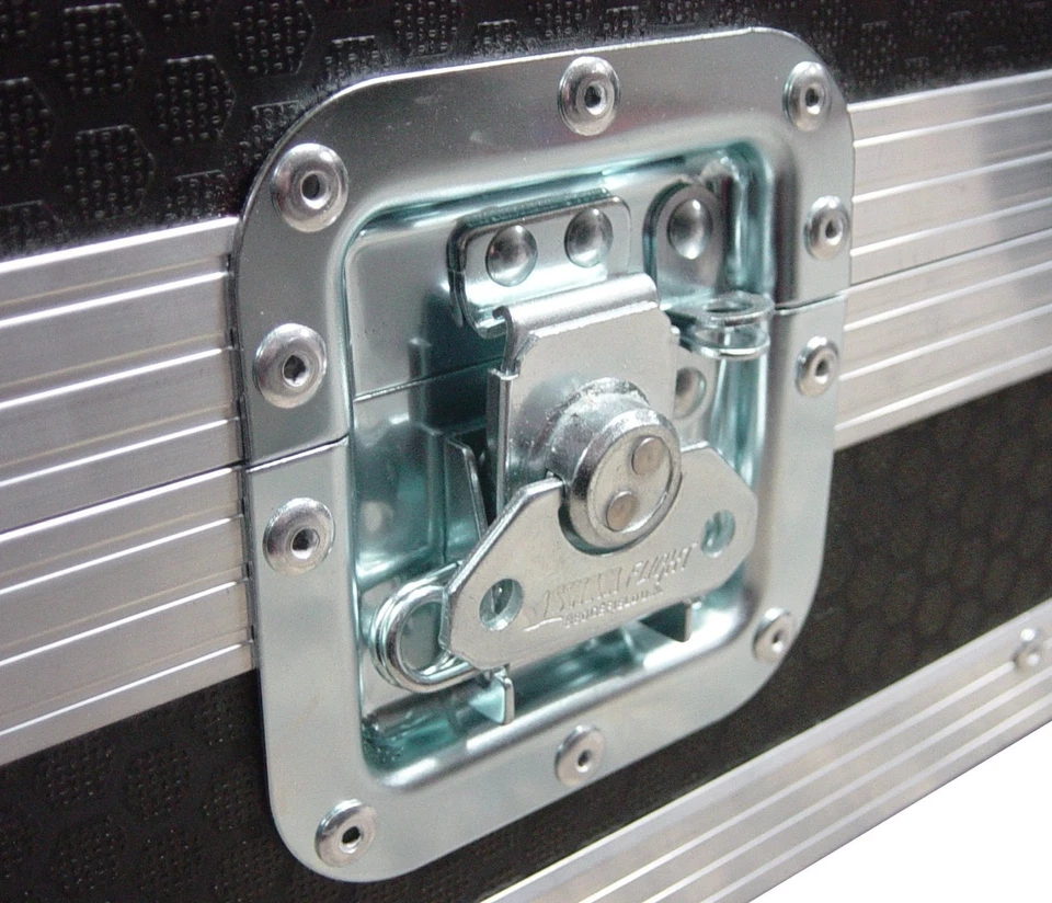 Chauvet Geyser P7 Smoke Machine Swan Flight Case (Hex) - Image 3 of 4