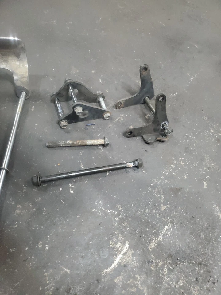 Suzuki Savage 650 LS650 1986-2008 soporte de montaje del motor Foto 2 de 3