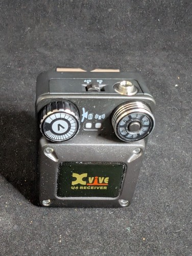 Xvive U4R4 Sistema di monitoraggio in-ear wireless con 4 ricevitori - Foto 12 di 16