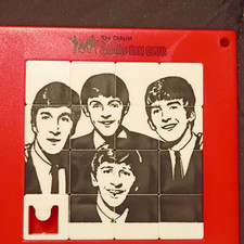 The Beatles Fan Club Sliding Puzzle Red/White/Black Plastic 1964 NEMS ENT LTD 64