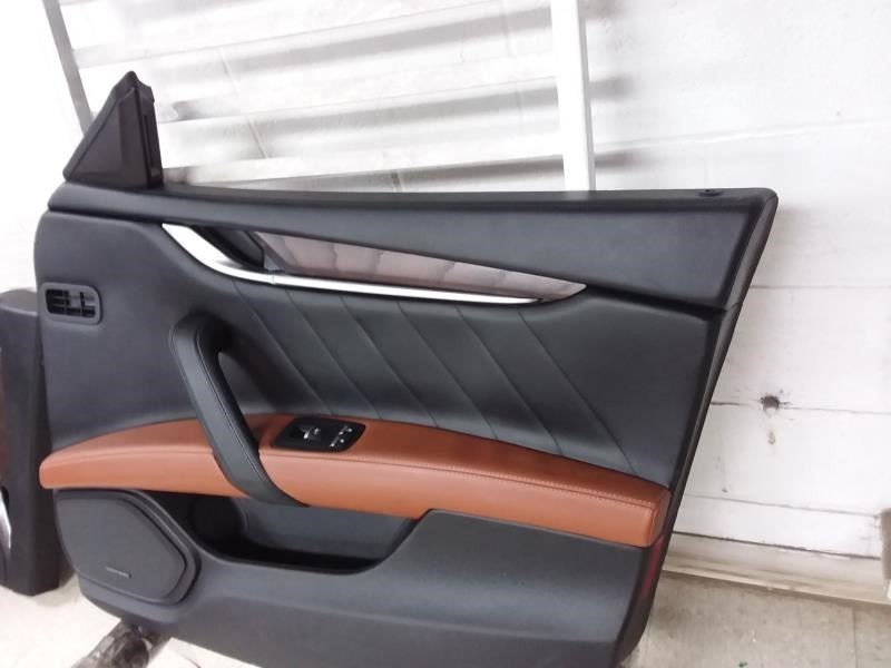 2019 MASERATI GHIBLI Passenger Right Side Front Door Trim Panel Black Brown ICU 