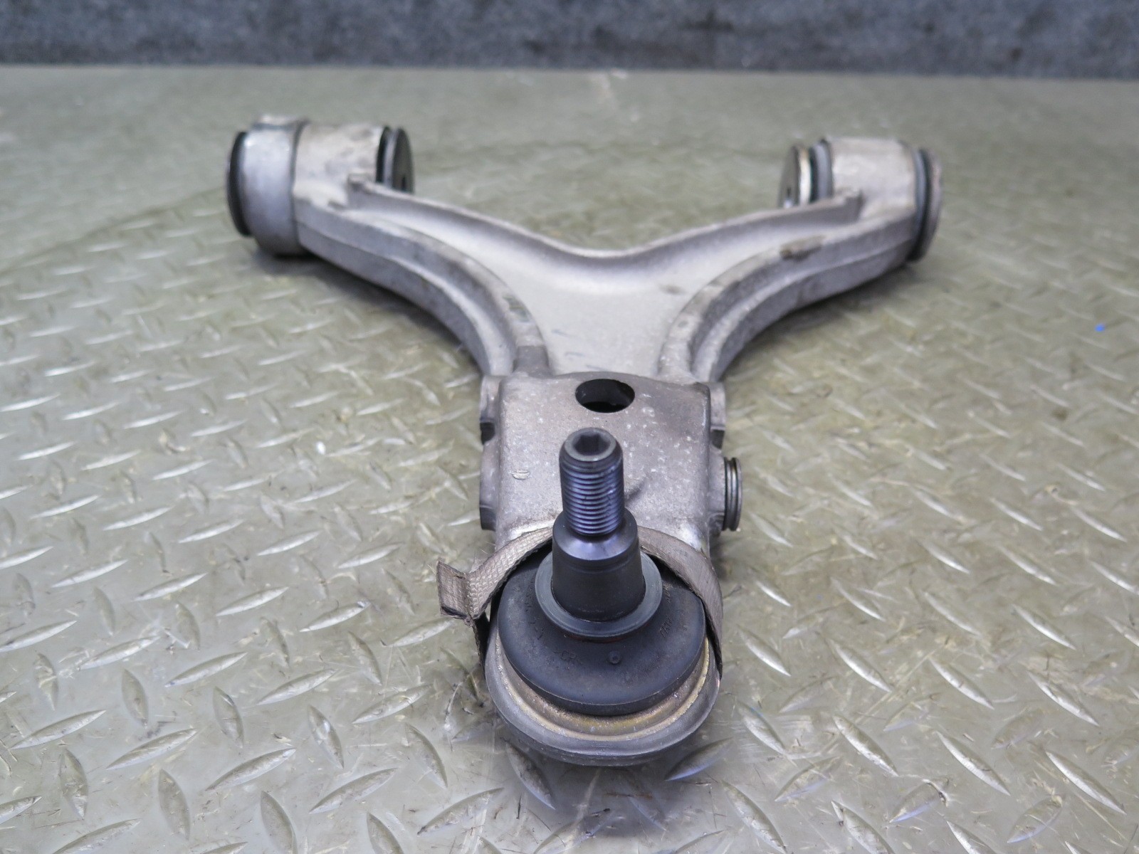 2008-2019 MASERATI GRANTURISMO M145 FRONT RIGHT UPPER & LOWER CONTROL  ARM SET