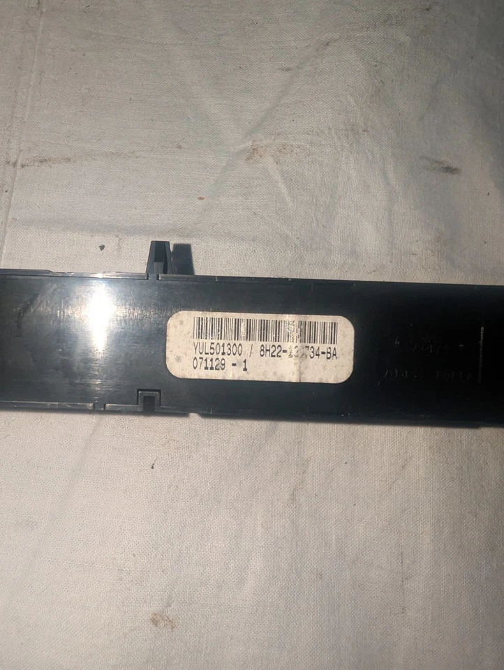 Discovery 3 Hazard Central Locking DSC Panel in Black YUL501300 Land Rover - Image 2 of 2