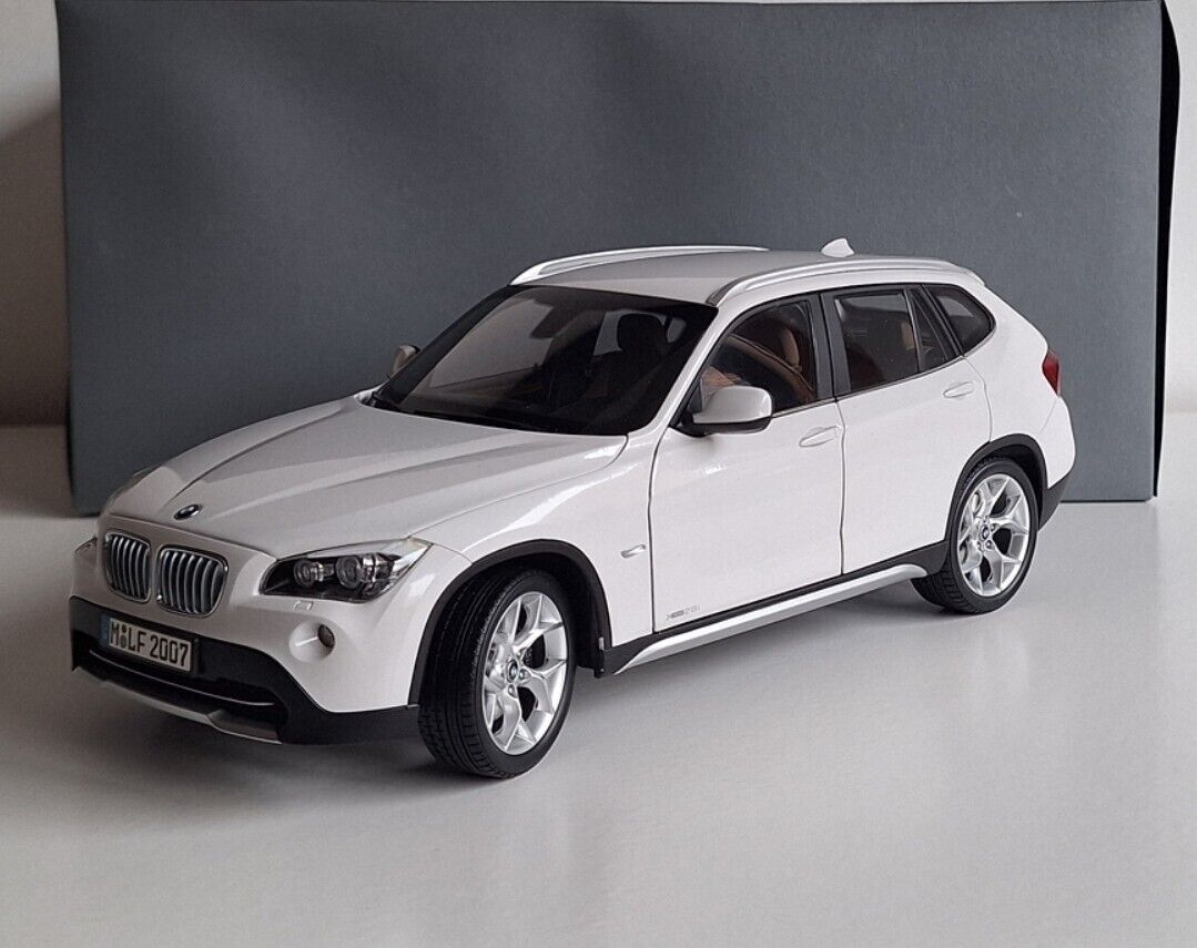 WOW BMW X1 (E84) 2010 Alpine White 1:18 Kyosho 80 43 2 156 WOW BMW X1 (E84) 2010 Alpine White 1:18 Kyosho 80 43 2 156