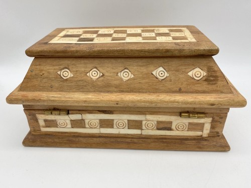 Domed Wood Trinket Box Casket Hinged Lid Inlaid Design 9 1/2" X 5 1/2" X 4 1/2" - Picture 4 of 9
