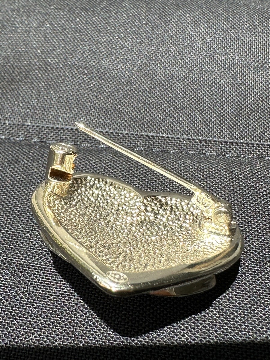 CHANEL 2022B SMALL GOLD CC LOGO HEART BROOCH PIN CHARM | eBay