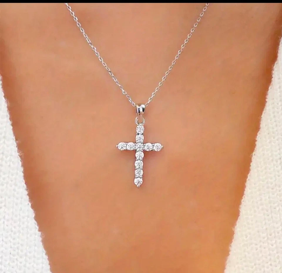 Elegante Versilberte Kreuz-Halskette mit Strasssteinen – Funkelnder Schmuck - Bild 2 von 4